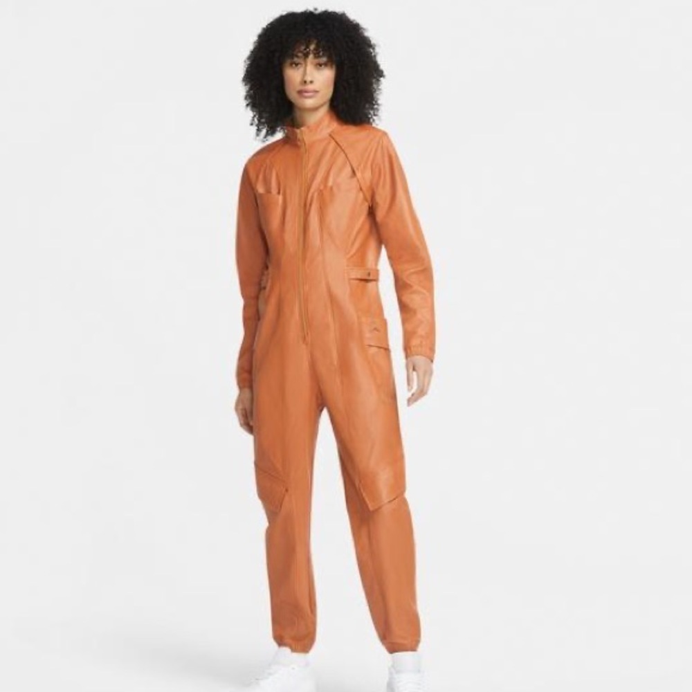 Nike air Jordan jumpsuit fligh suit
Cw6472
Leather made